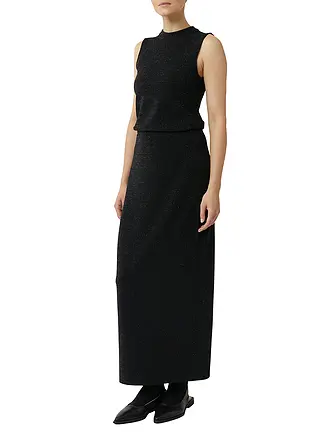 COMMA IDENTITY | Top
Marca: COMMA IDENTITY
Color: negro
Categorías: Moda,Mujer
Etiquetas: Tallas grandes

Largo de manga: sin mangas
Material: Poliéster / Poliamida,Metal,Stretch
Forma del cuello: Cuello alto
Corte (Prenda superior): Regular
Estilo: Casual
Detalles: Efe | 